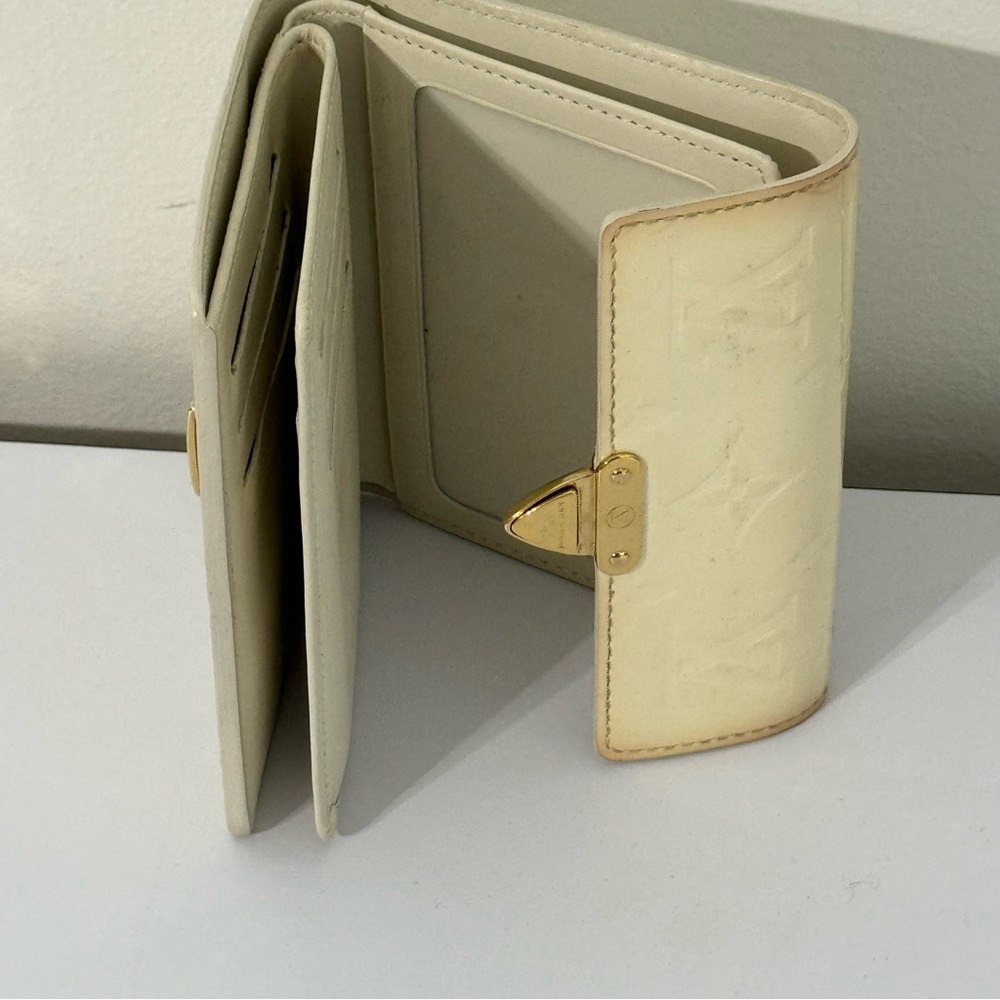 Louis Vuitton White Vernis Patent Leather Koala Wallet - Picture 5 of 9
